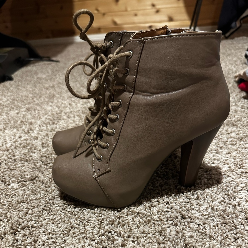 Taupe heel bootie size 8